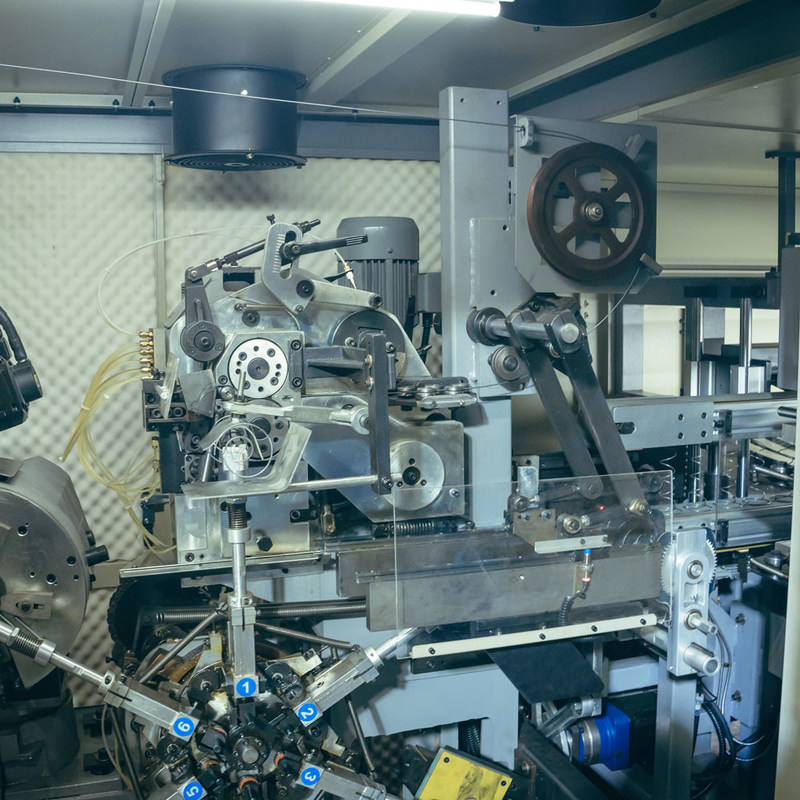 স্বয়ংক্রিয় স্প্রিং বেড নেট উত্পাদন যন্ত্রপাতি দক্ষতা 60-90 শীট / 8 ঘন্টা