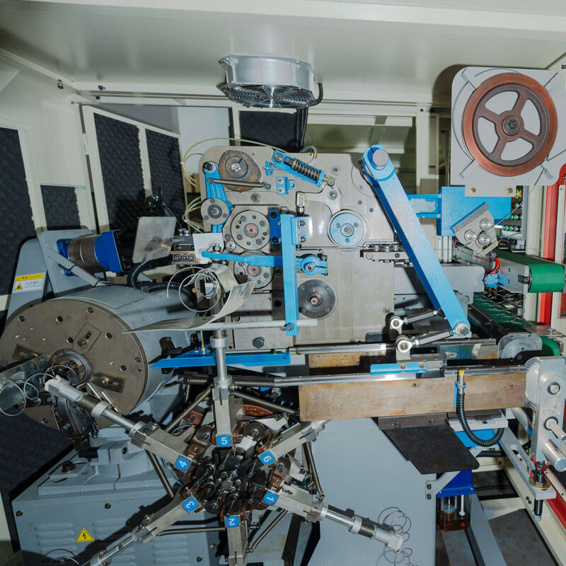 ধারণক্ষমতা ৬০-৯০ শীট ৮ ঘন্টা গদি উৎপাদন লাইন মোট শক্তি প্রায় ৩৫ কেভিএ উচ্চ আউটপুট গদি তৈরির সরঞ্জাম